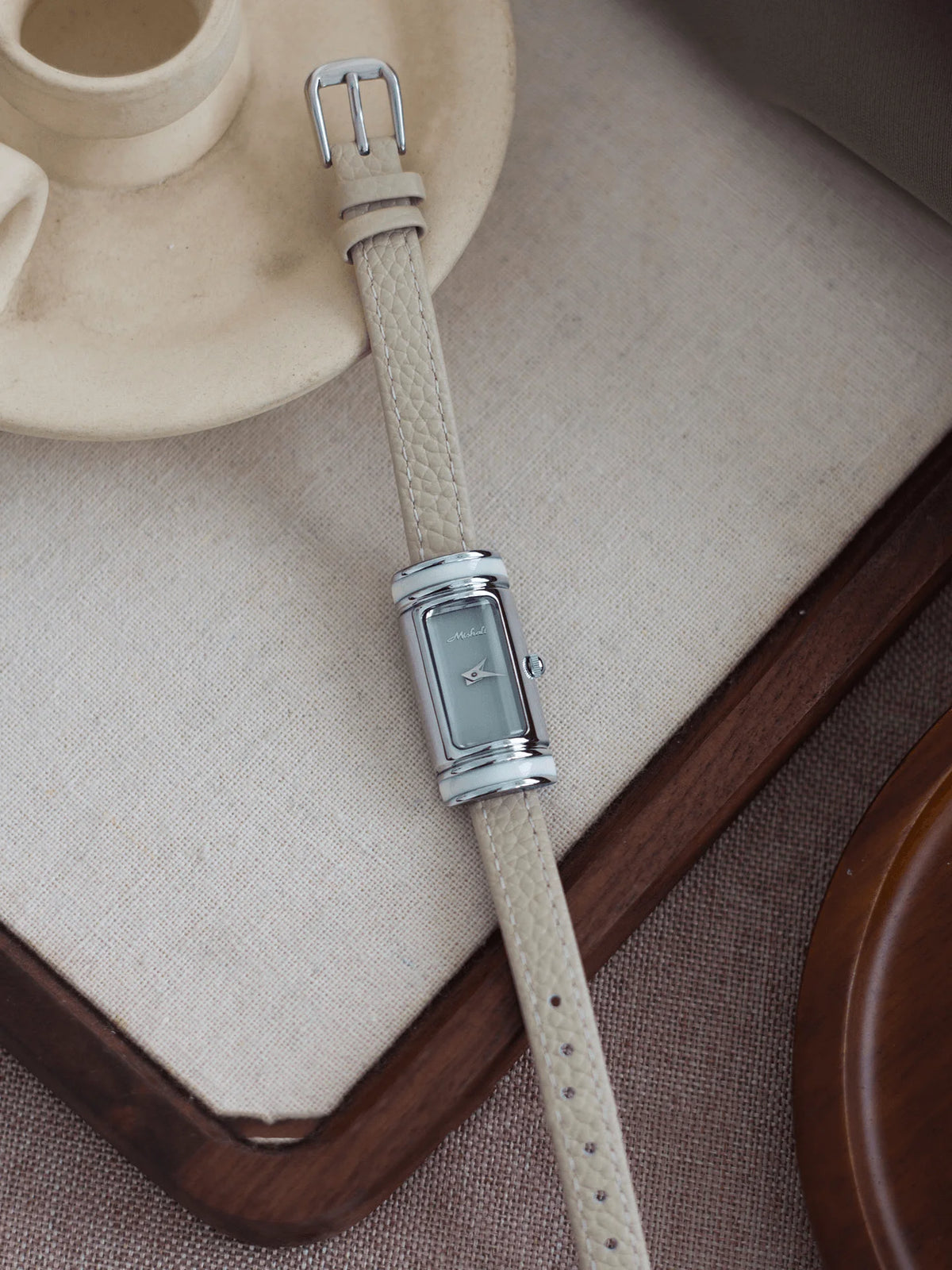 Simple Leather Strap Women Wristwatch