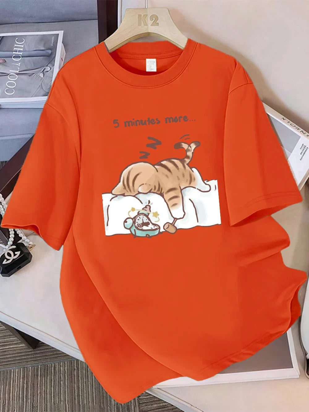 Camiseta de mujer con gato perezoso y soñoliento