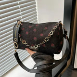 Bolso de pana pequeño con bonito estampado de fresas