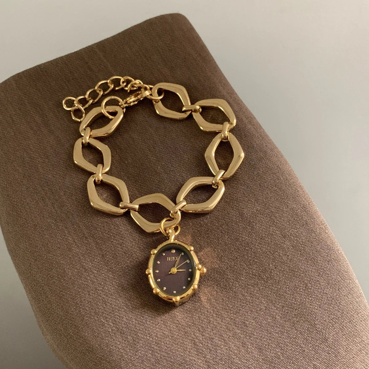 Simple Dial Clock Bracelet Style Wristwatch