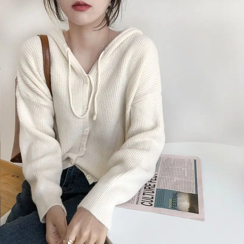 Model wearing the white Knitted Hooded Sweater 