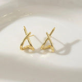 Elegante goldene Ohrstecker