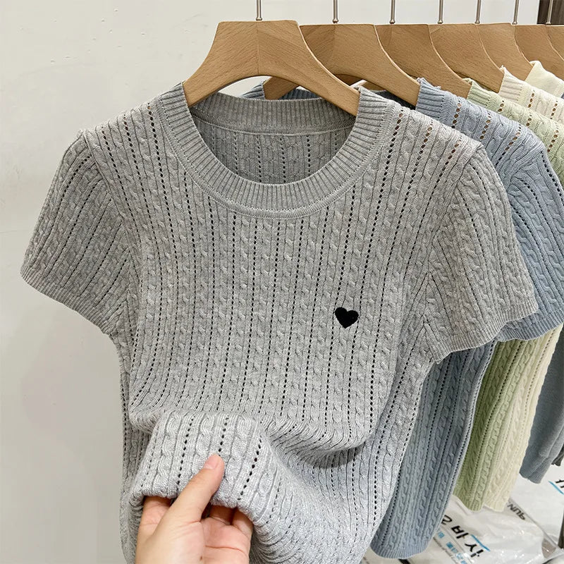 Camiseta de seda holgada con corazón bordado