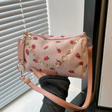 Bolso de pana pequeño con bonito estampado de fresas