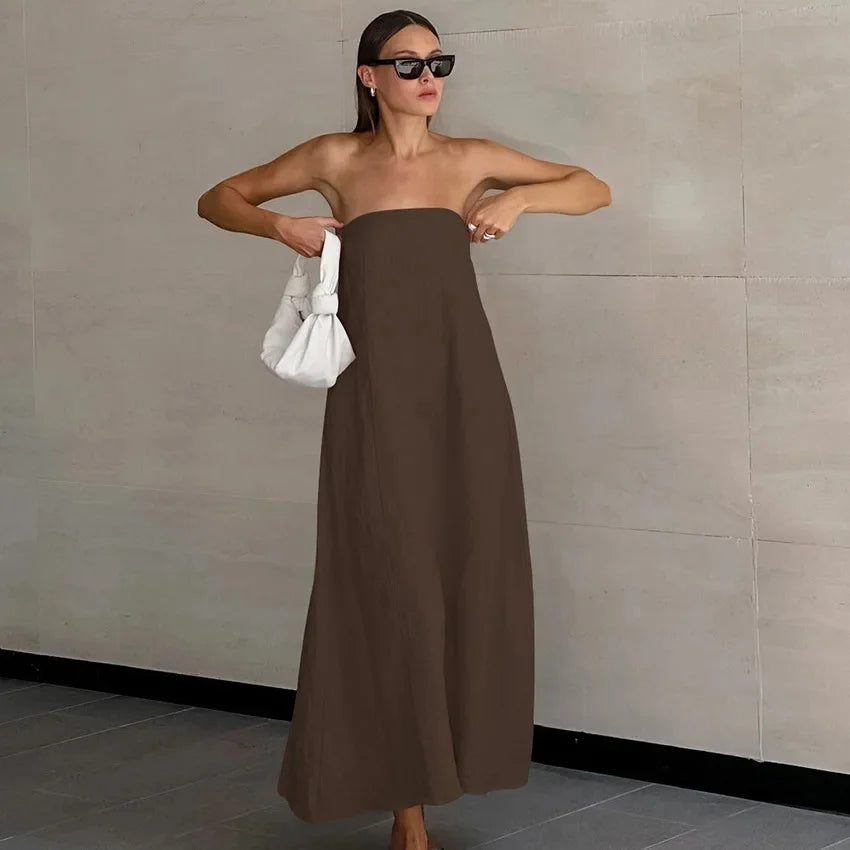 Maxivestido de lino sin tirantes y con cuello halter