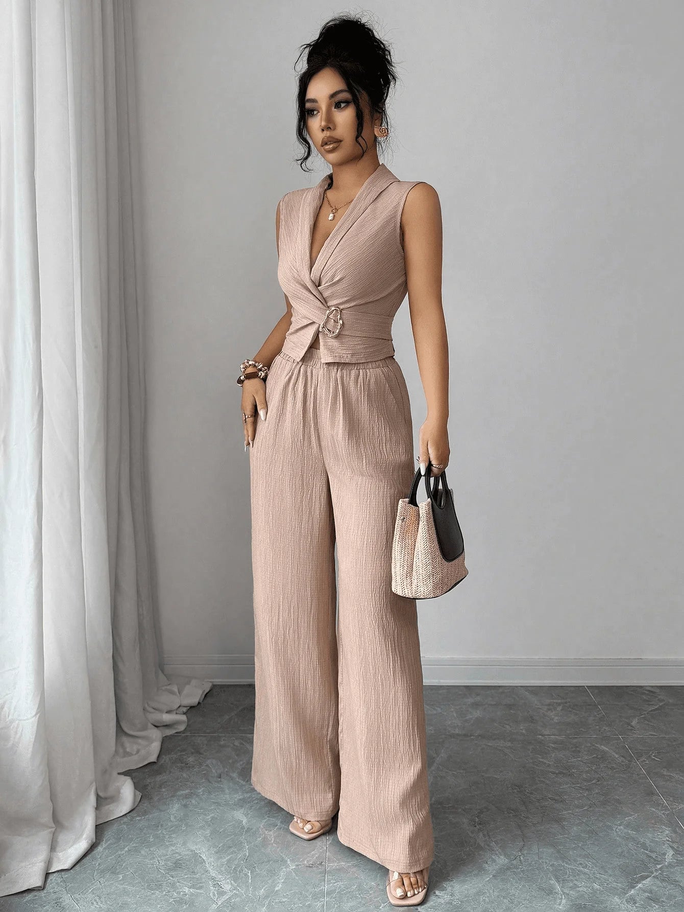 Old Money Sleeveless Wrap V-neck Women's Outfit