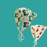 Dreieckiges Strick-Bandana im französischen Stil