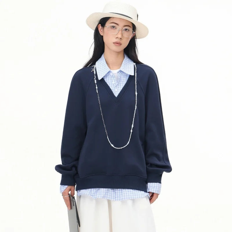 Marineblauer V-Ausschnitt Pullover
