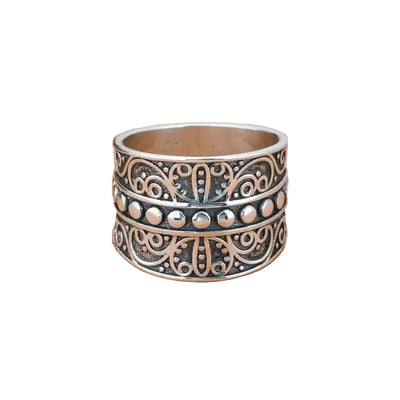 Eleganter Ring mit Weinranken-Muster im Vintage-Stil