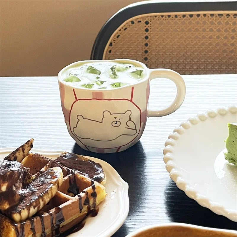 Niedlicher Keramikbecher mit Bär