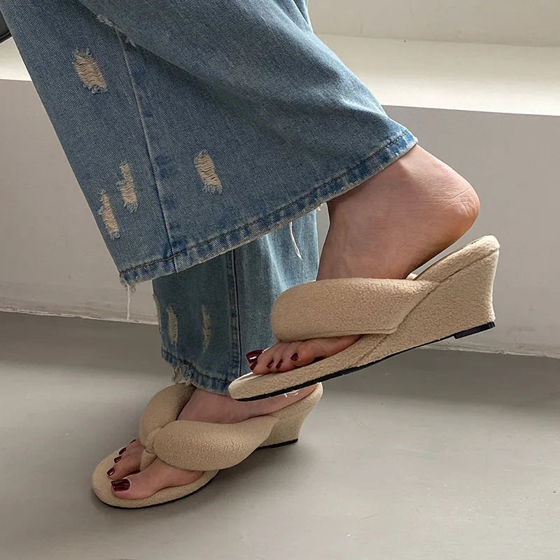 Rounded Toe Women's Wedge Slippers