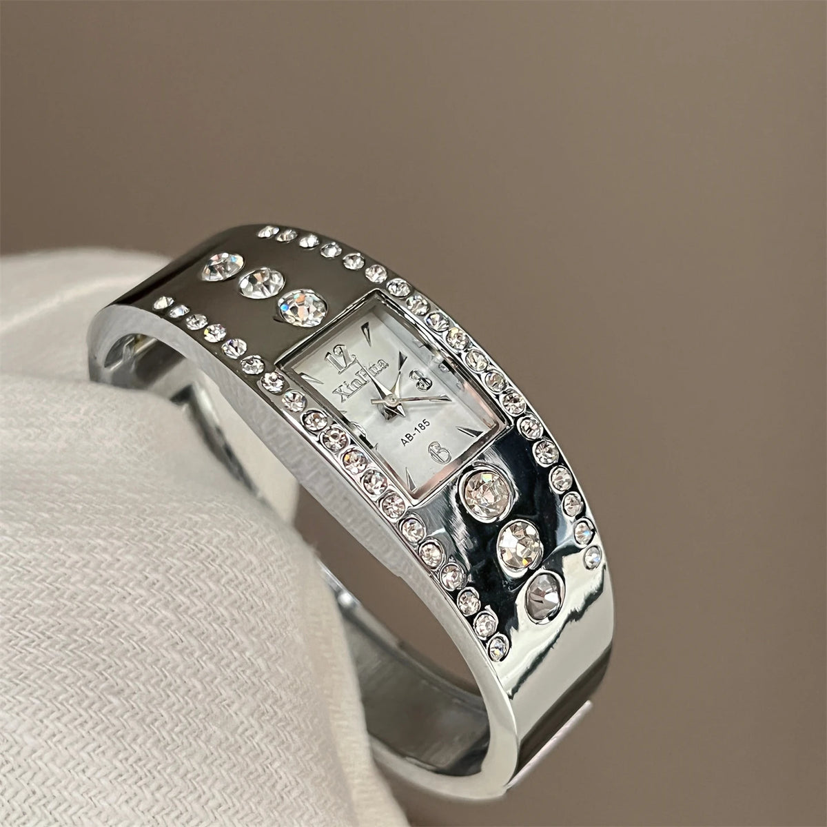 Silver Vintage Ladies Quartz Wristwatch