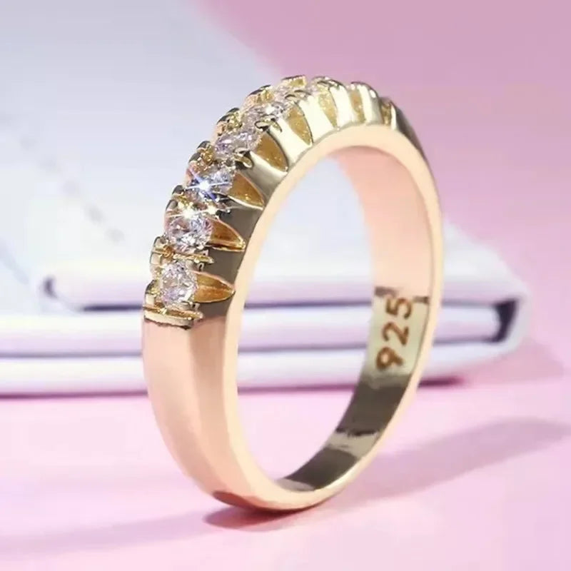 Geometrischer glänzender Ring