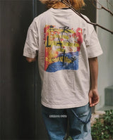 Camiseta blanca con estampado de grafiti retro