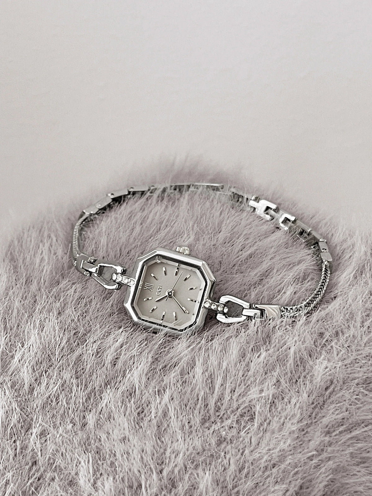 Elegant Luxe-Casual Women's Watch