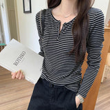 Camiseta de manga larga a rayas para mujer