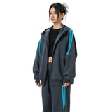 Stylischer gestreifter Kapuzenpullover mit Reißverschluss