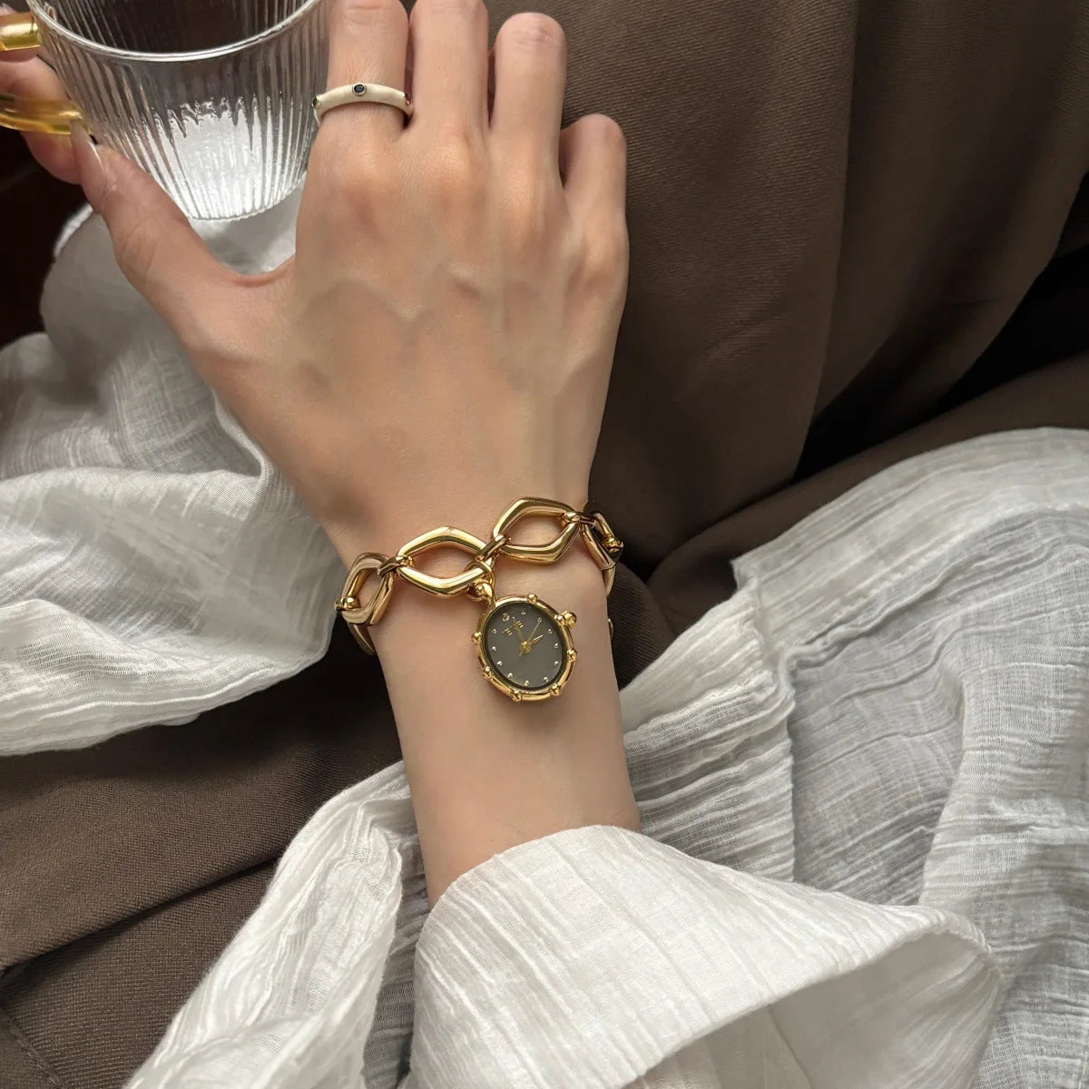Simple Dial Clock Bracelet Style Wristwatch