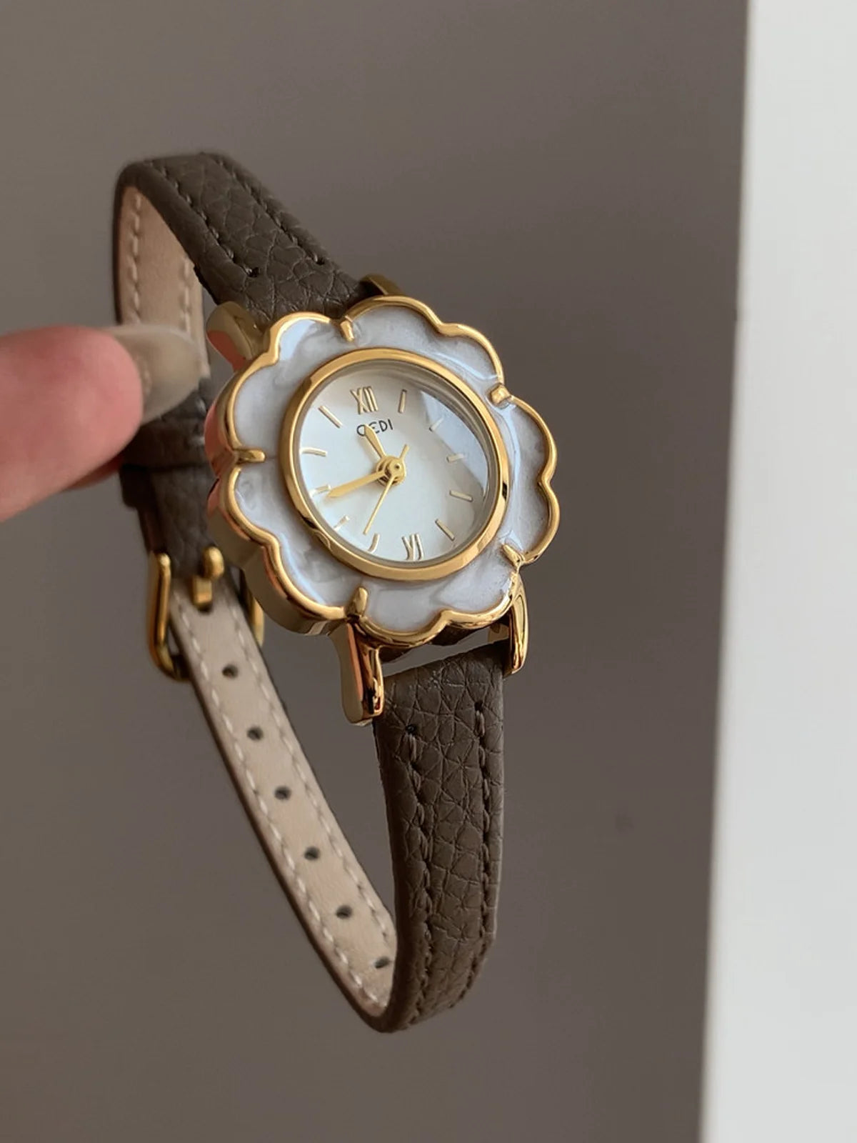 Vintage Flower Shape Leather Watch