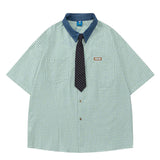 Camisa de verano a cuadros retro con decoración de corbata