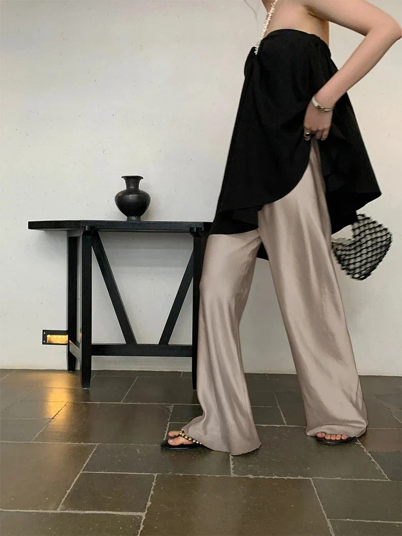 Elegante Satinhose mit weitem Bein