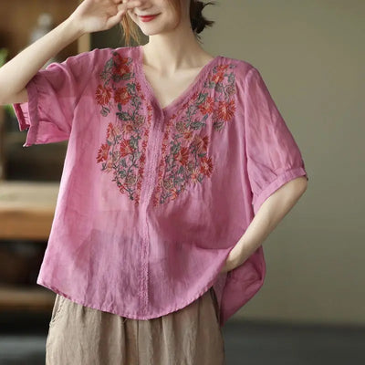 Besticktes V-Ausschnitt-Blumen-T-Shirt im Vintage-Stil