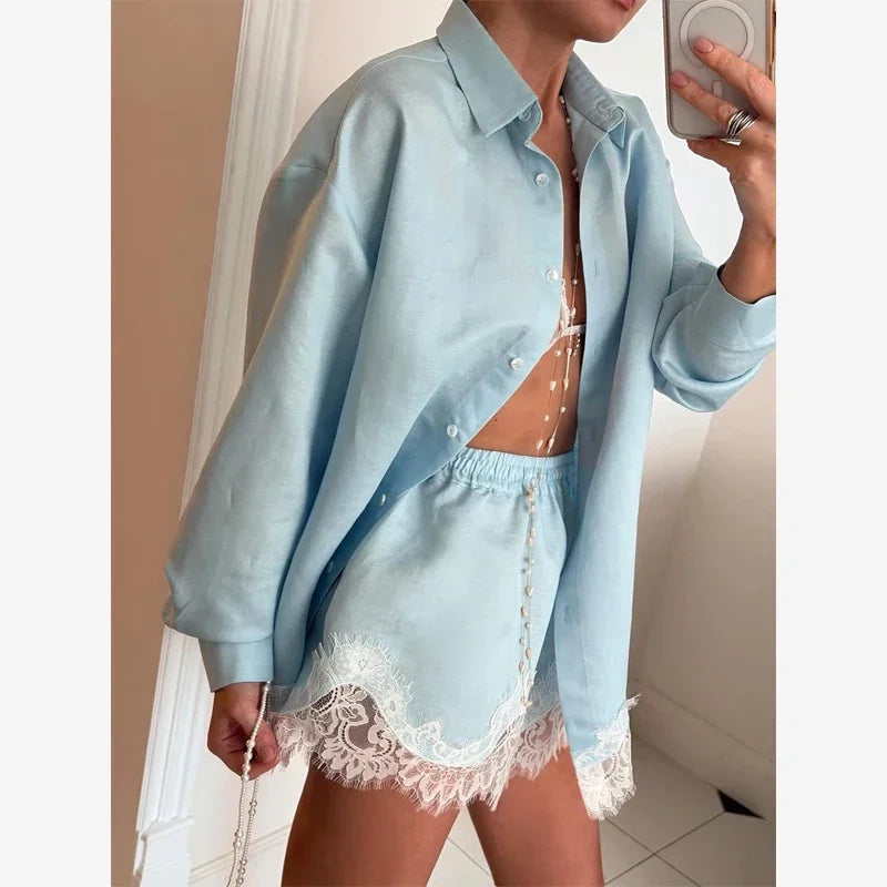 Conjunto de Blusa Corta y Pantalones Cortos a Rayas
