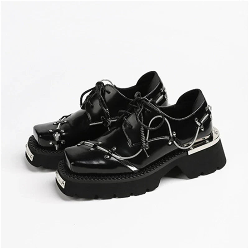Retro Metal Decor Derby Shoes