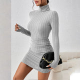 Minivestido Elegante de Cuello Alto Ajustado