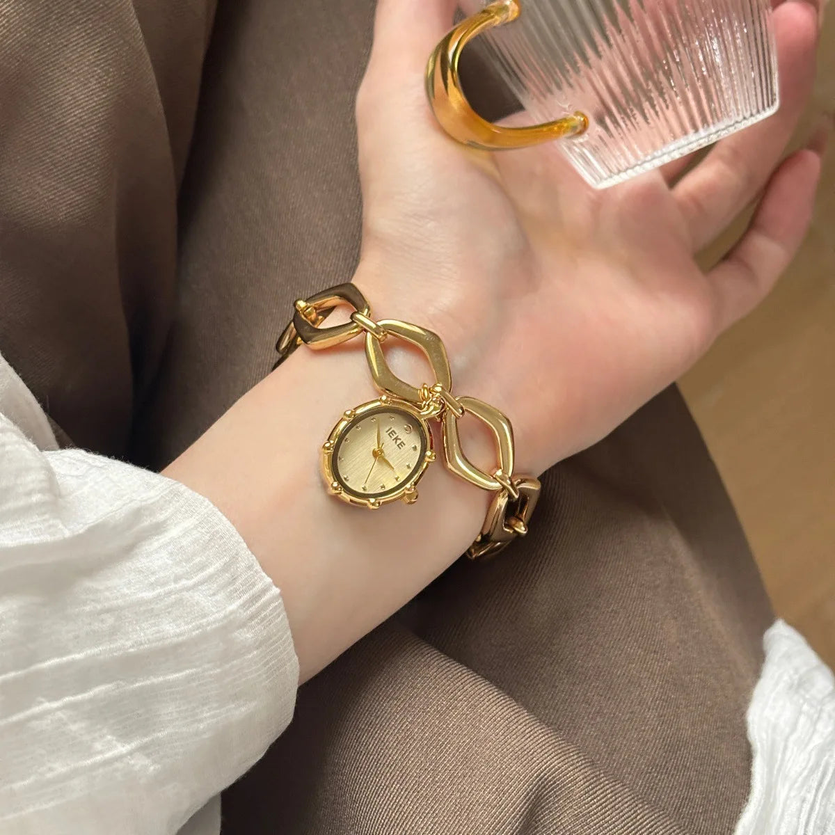 Simple Dial Clock Bracelet Style Wristwatch