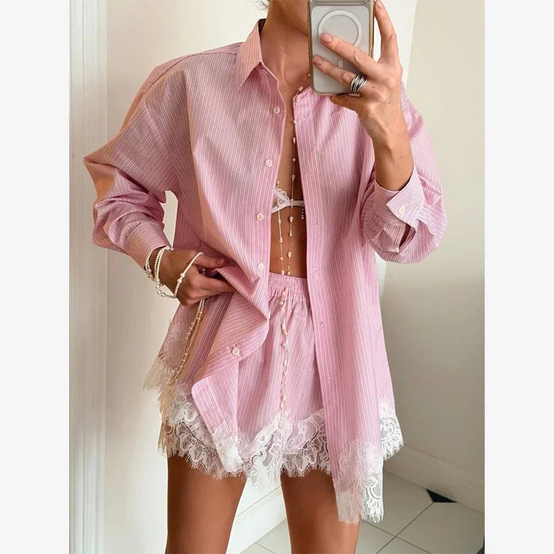 Conjunto de Blusa Corta y Pantalones Cortos a Rayas