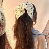 Bandana triangular de punto hecha a mano para mujer