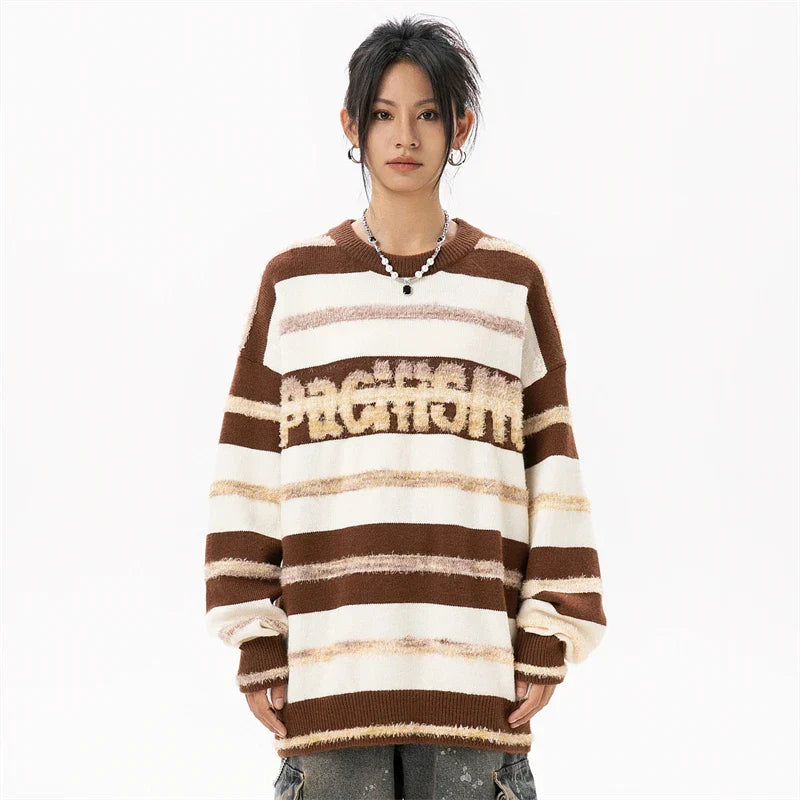 Gestreifter lockerer Winter-Kuschelpullover