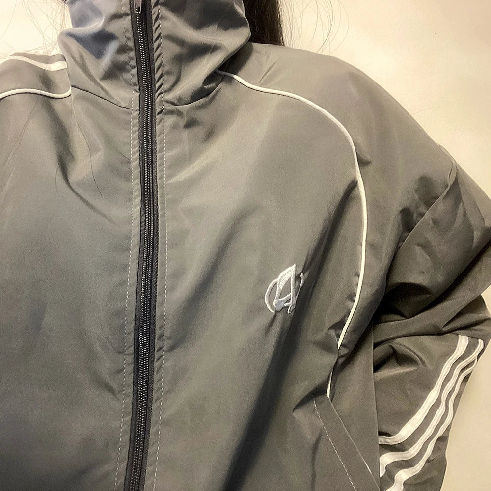 Sportgraue bequeme Jacke und Hose
