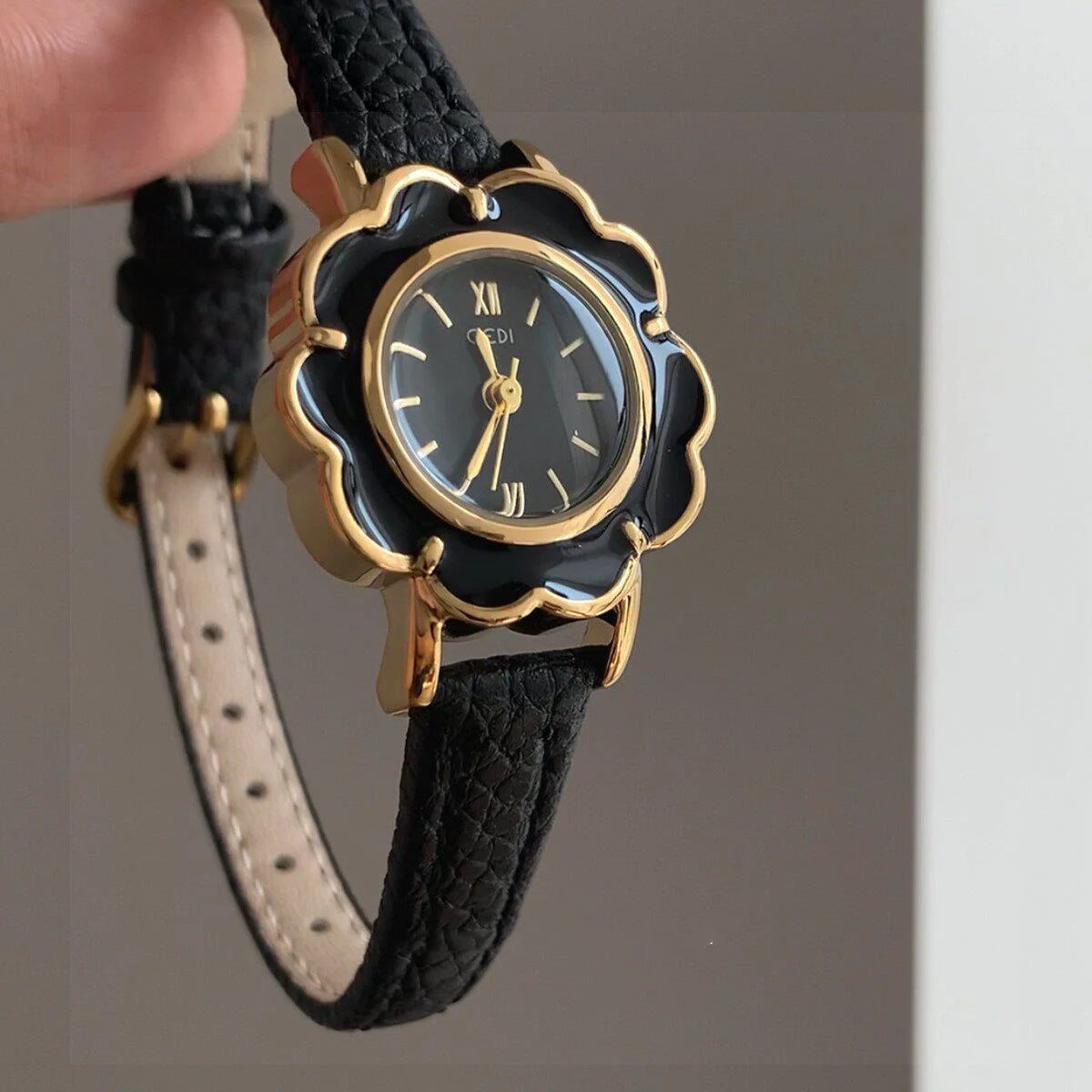 Vintage Flower Shape Leather Watch