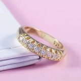 Geometrischer glänzender Ring