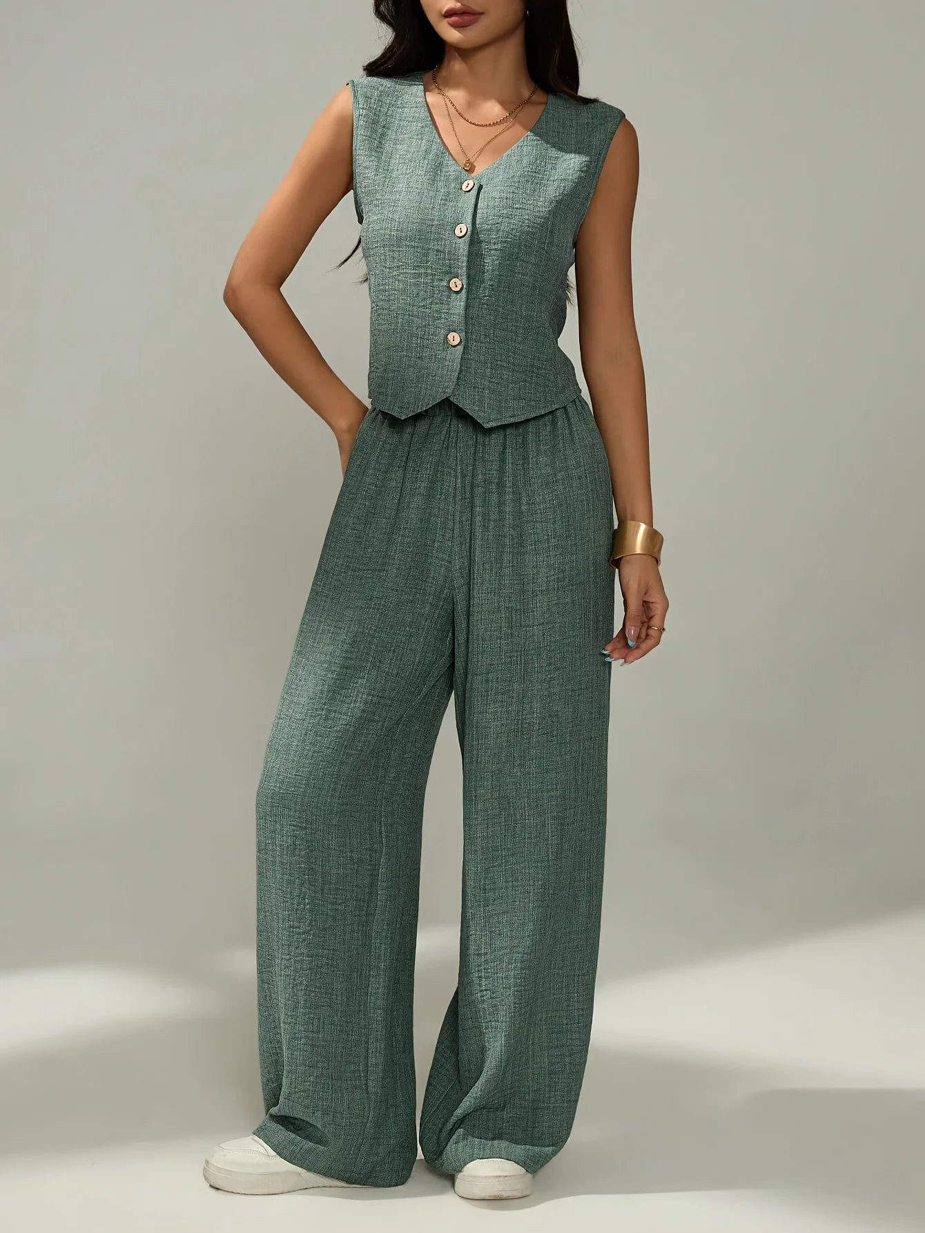Old Money Summer Women's Outfit