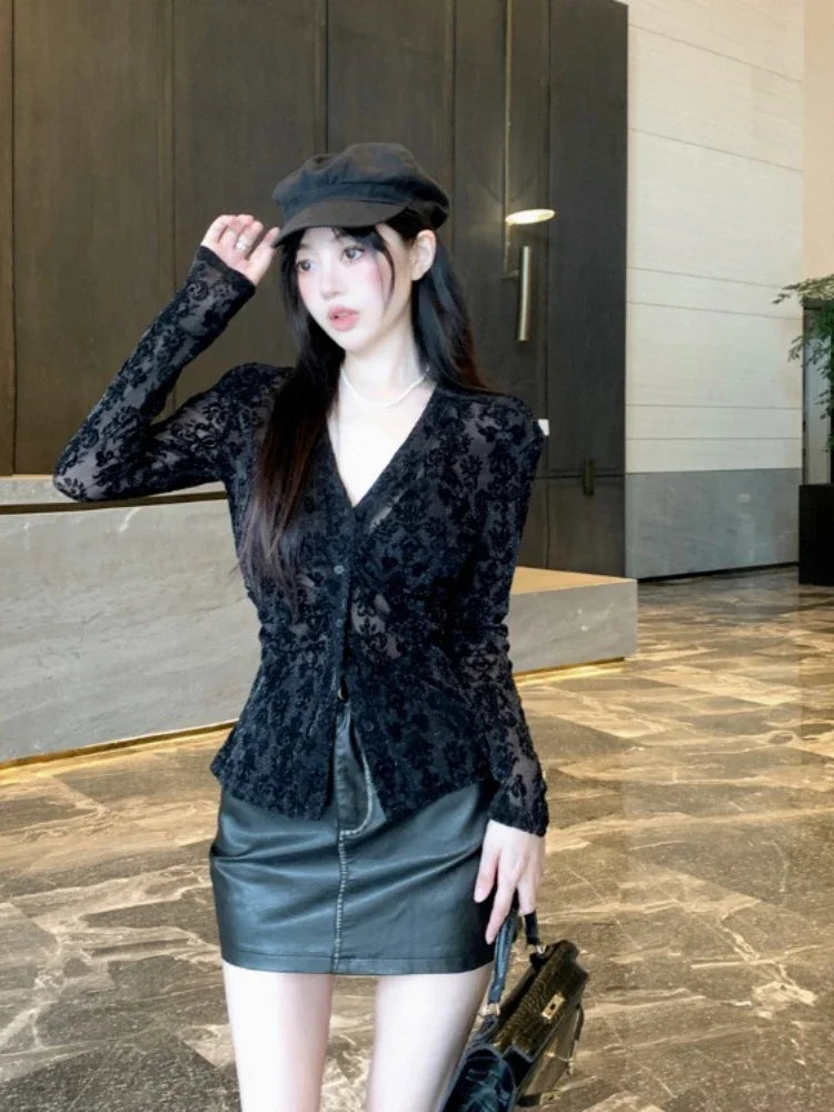 V-Ausschnitt Herbstbluse mit Spitze