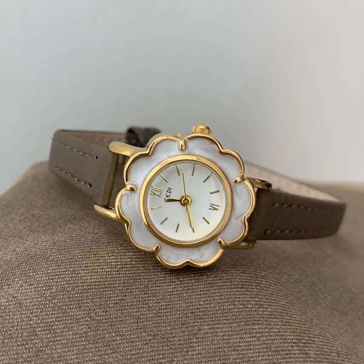 Vintage Flower Shape Leather Watch