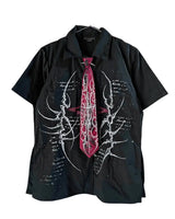 Camisa Y2K de esmoquin con estampado de calaveras