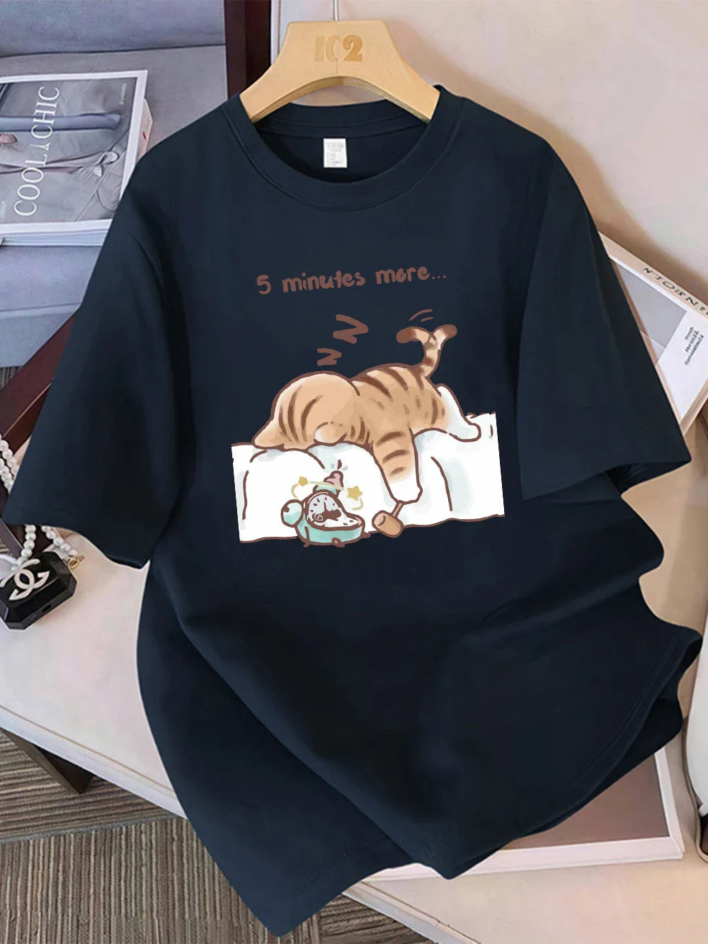 Camiseta de mujer con gato perezoso y soñoliento