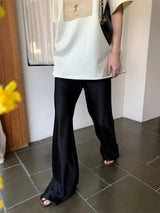 Elegante Satinhose mit weitem Bein