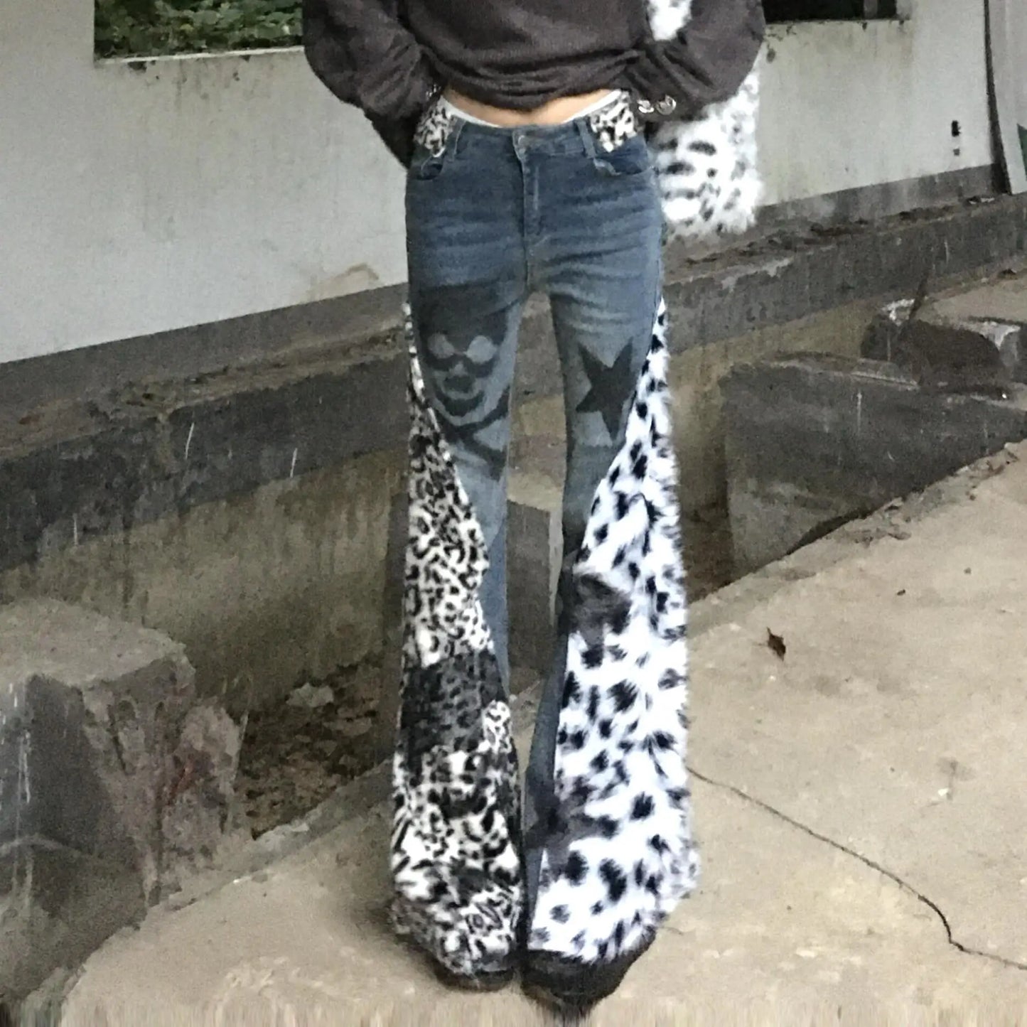 Vintage Schlagjeans mit Leopardenstern-Print