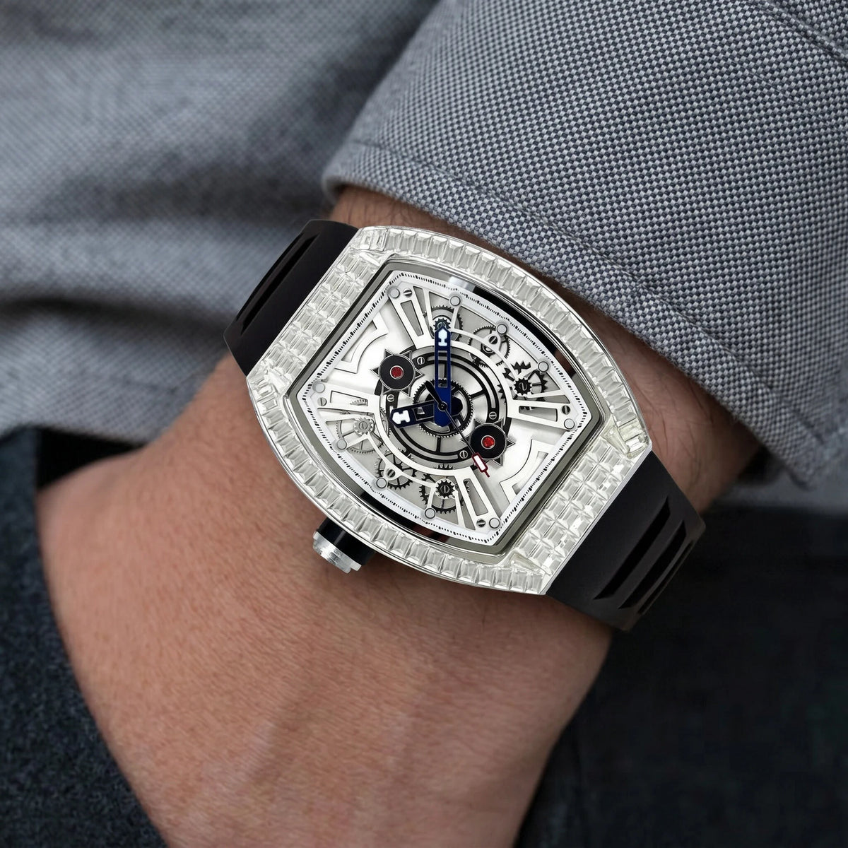 Luxury Black Retro Wristwatch