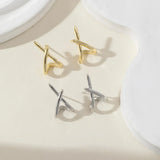 Elegante goldene Ohrstecker