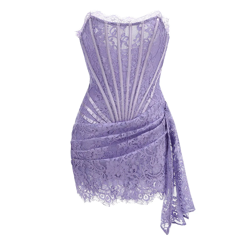 Verführerisches trägerloses Mini-Spitzenkleid