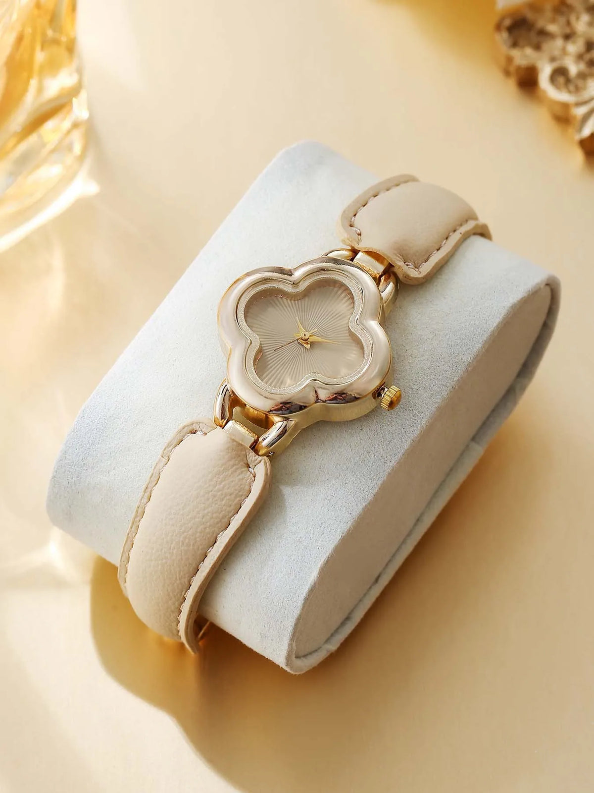 Four Leaf Clover French Versatile Watch