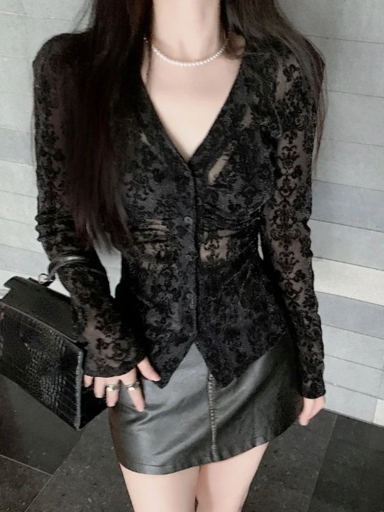 V-Ausschnitt Herbstbluse mit Spitze
