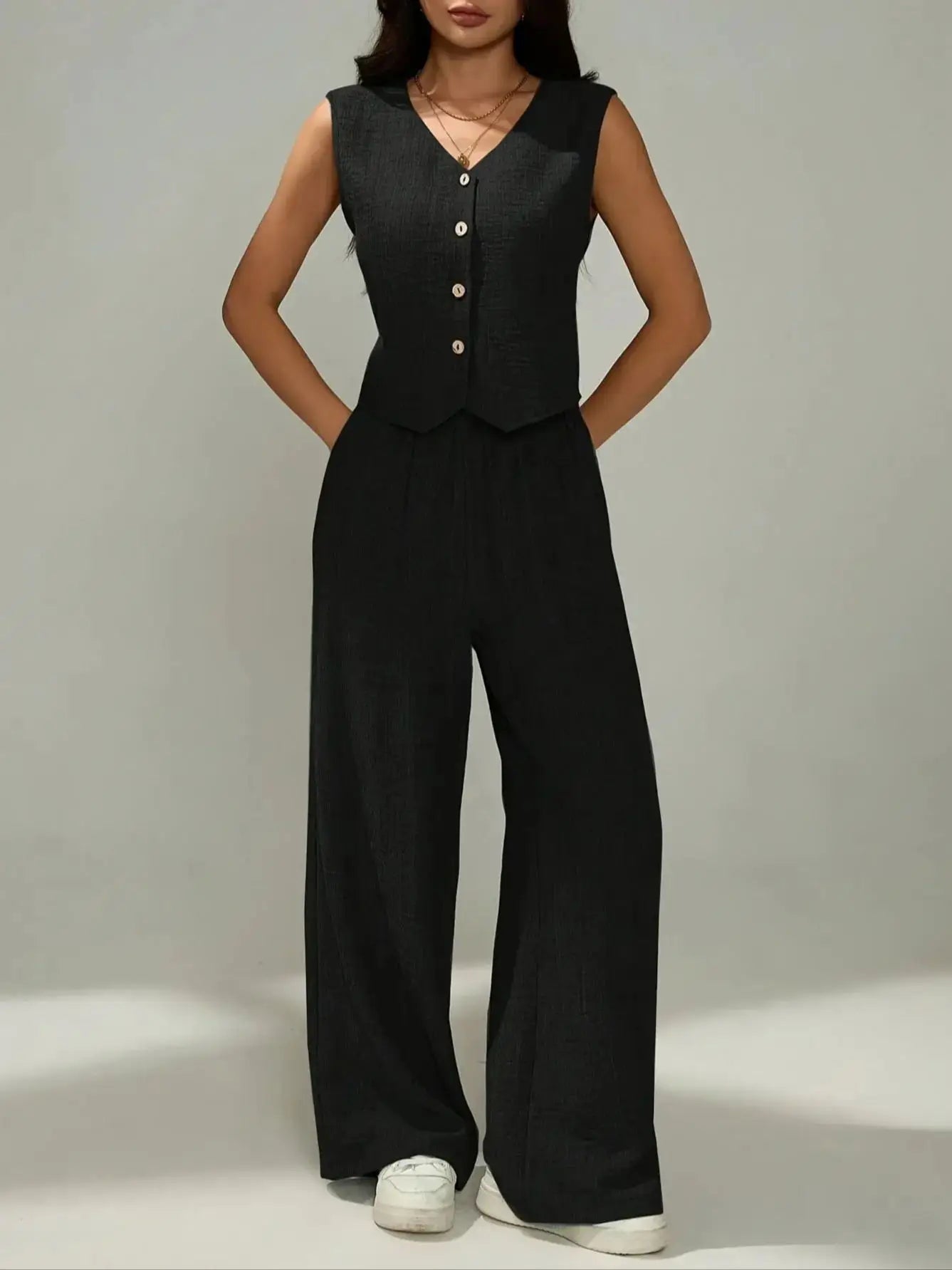 Old Money Summer Women's Outfit