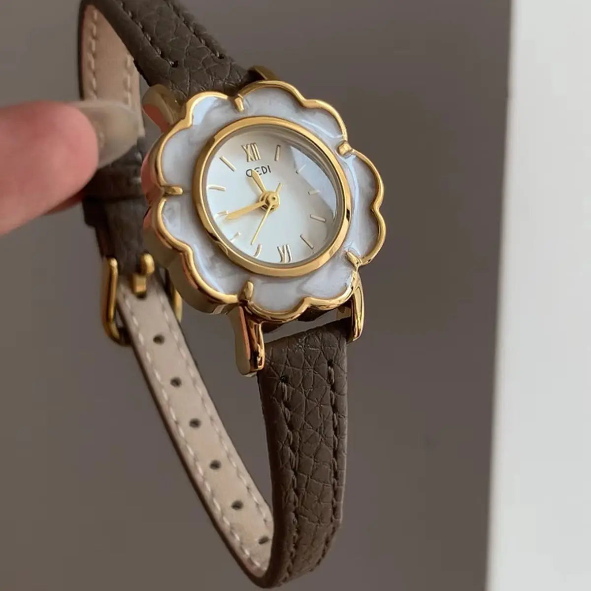 Vintage Flower Shape Leather Watch